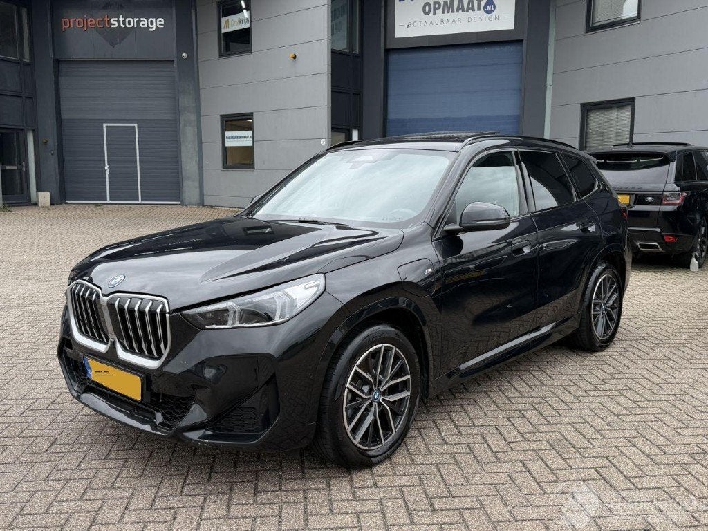 BMW X1 XDRIVE25E M-Pakket NAP Nederlandse Auto Pano Head-up, Auto diversen, Hybride Elektrisch/Benzine, Zilver of Grijs, BMW, 1499 cc