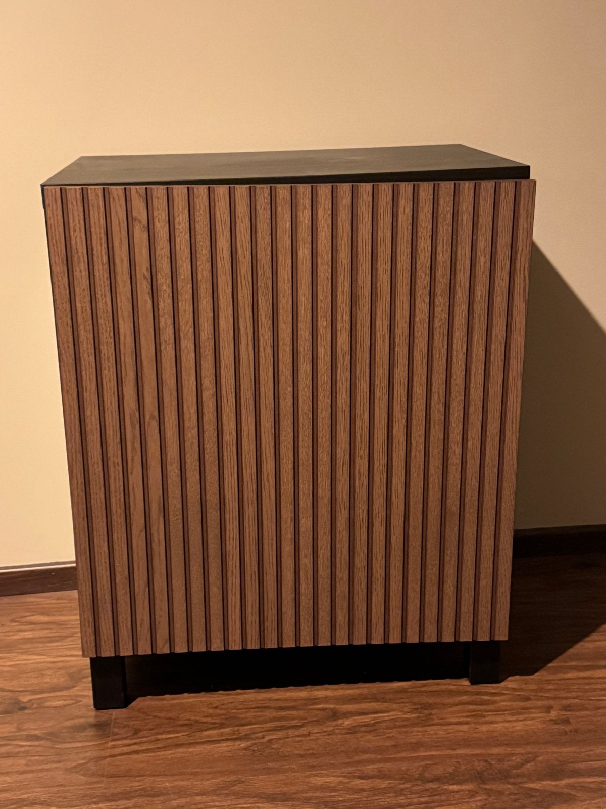 IKEA Besta kast met geribbelde deuren, Huis en Inrichting, Ophalen, Zo goed als nieuw