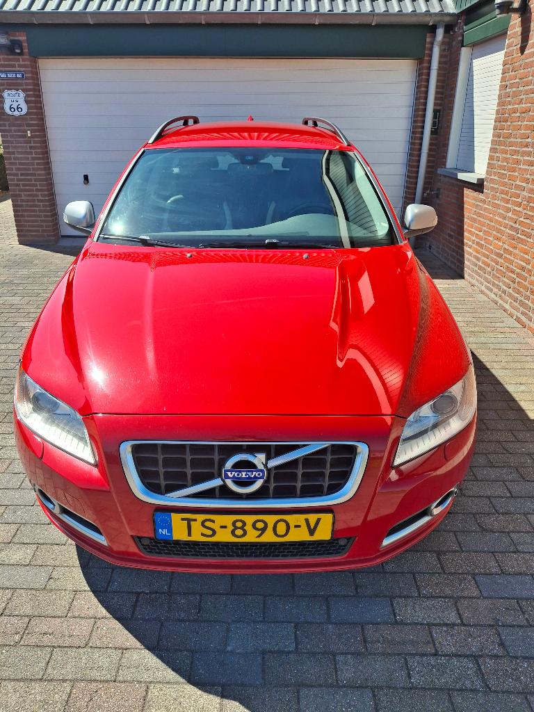 Volvo V70 2.5 FT R-Design 2010 Rood, Handgeschakeld, Particulier, 1600 kg, 93 €/maand