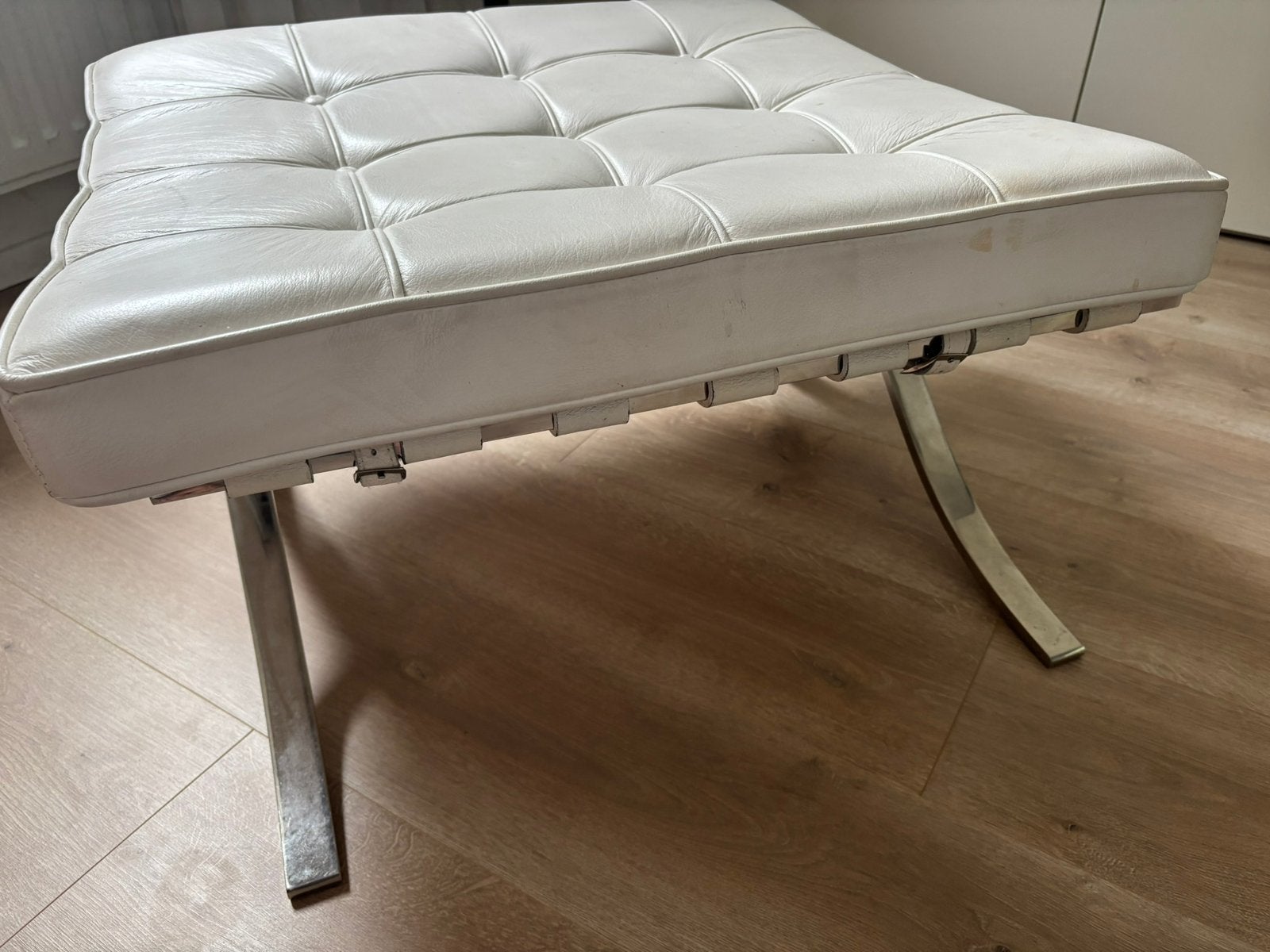 Design Footstool/hocker, Ophalen, Zo goed als nieuw, Leer, 50 tot 75 cm