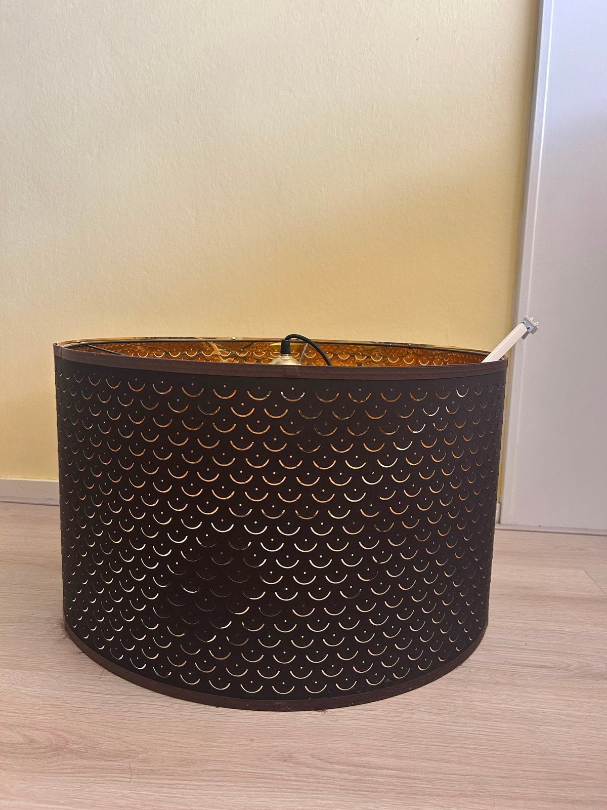 IKEA NYMÖ Hanglamp - Zwart/Messingkleur, 59 cm, Huis en Inrichting, Lampen | Lampenkappen, Zwart, Rond, Zo goed als nieuw, Ophalen