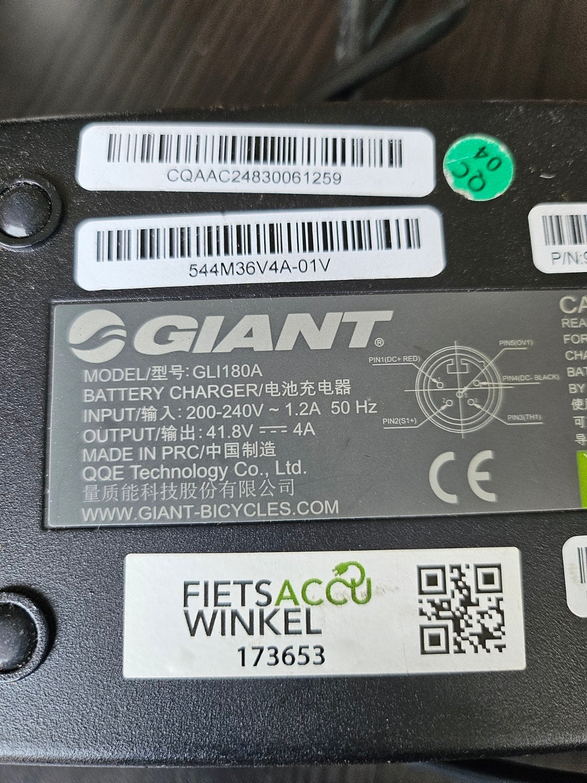 Giant GLI180A E-bike acculader 41.8V 4A, Fietsen en Brommers, Ophalen of Verzenden, Zo goed als nieuw