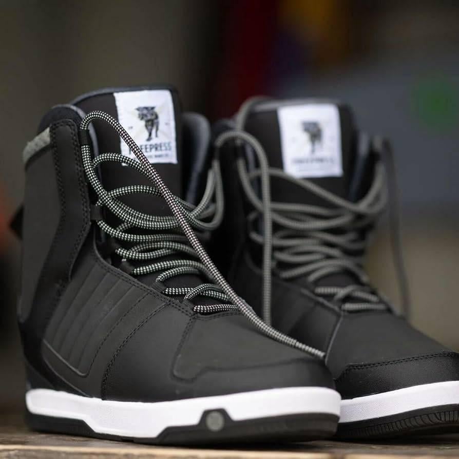 Gezocht: hyperlite freepress wakeboard boots, Watersport en Boten, Ophalen of Verzenden, Gebruikt, Schoenen