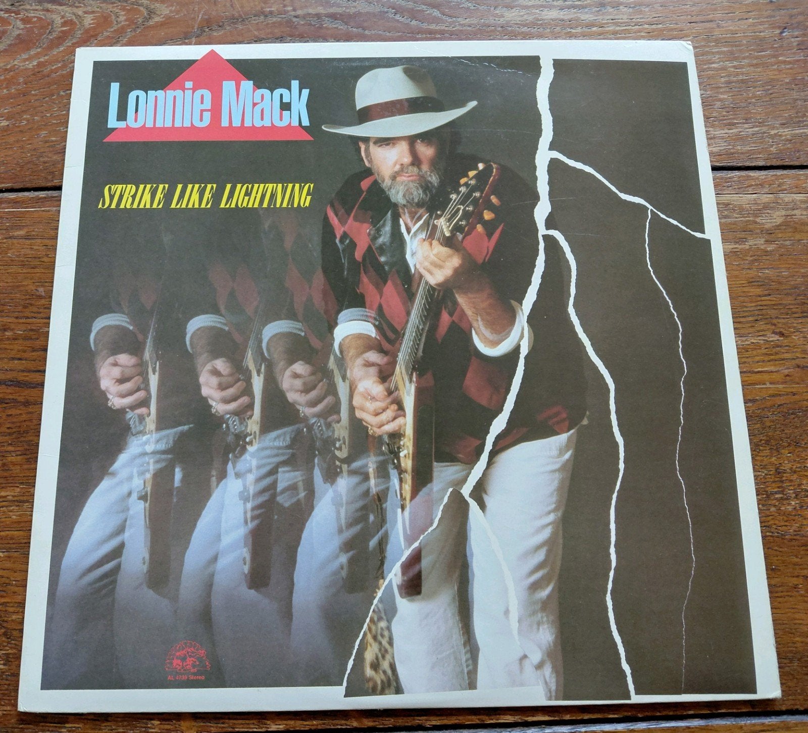 LP Lonnie Mack-Strike like lightning, + Stevie Ray Vaughan, 1980 tot heden, Originele persing, Ophalen of Verzenden, Zo goed als nieuw