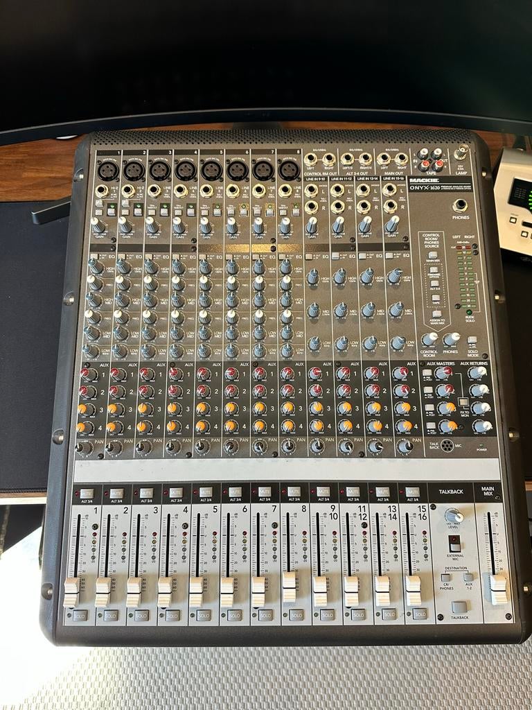 Mackie Onyx 1620 Mixer incl. rackoren, Muziek en Instrumenten, Mengpanelen, Ophalen of Verzenden, Zo goed als nieuw, 10 tot 20 kanalen