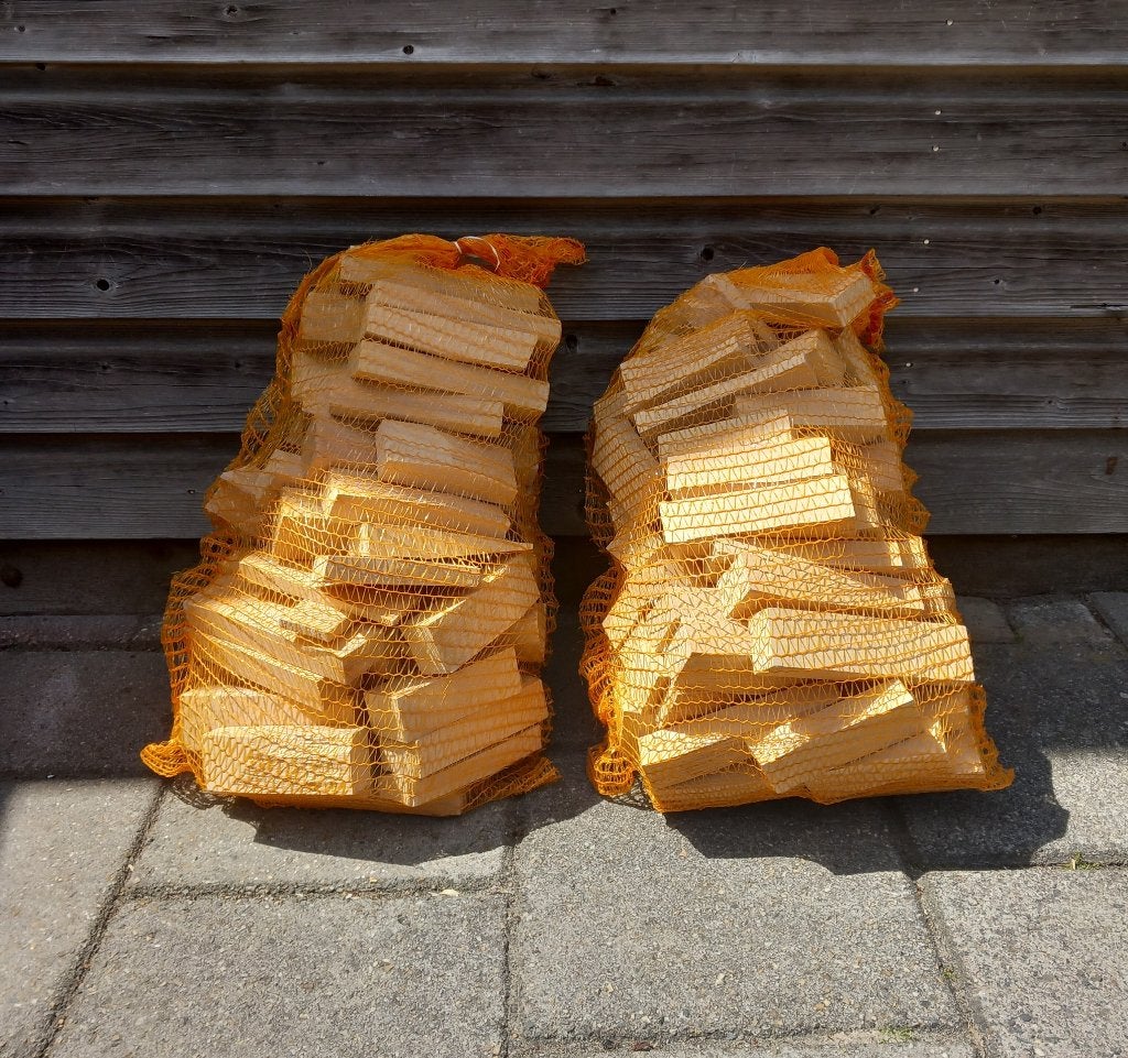 2 zakjes beukenhout,rookhout,brandhout, Tuin en Terras, Haardhout, Minder dan 3 m³, Ophalen, Beukenhout, Blokken