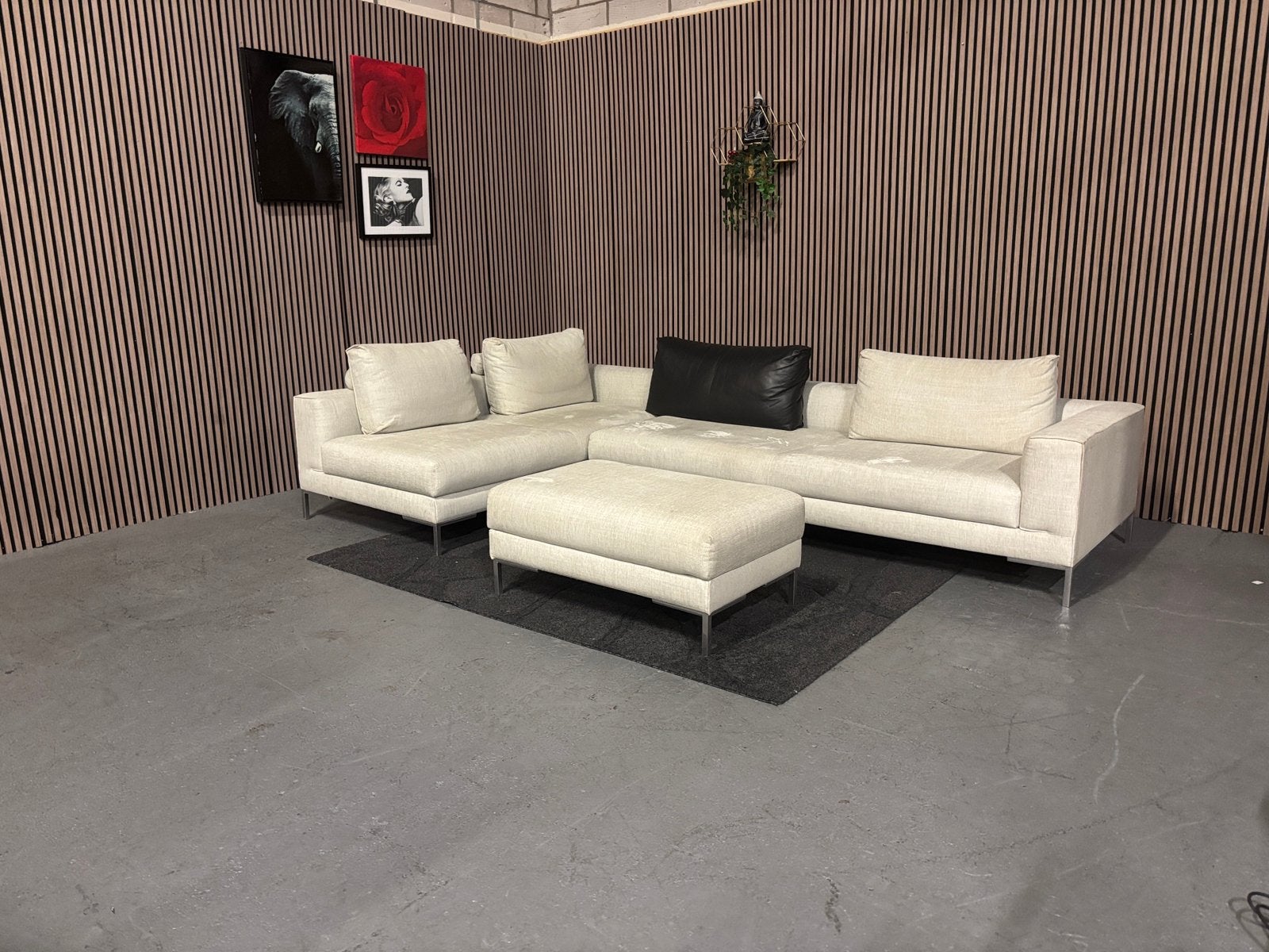 GRATIS LEVERING Design on Stock Aikon Bank 330X198 GEREINIGD, Huis en Inrichting, Hoekbank, 300 cm of meer, Zo goed als nieuw