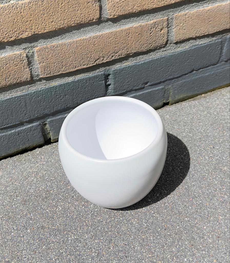 Witte keramische schaal - 11cm x 12cm hoog, Porselein of Keramiek, Schaal, Rond, Ophalen of Verzenden