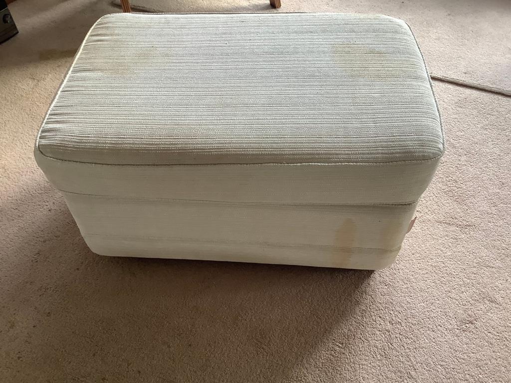 Hocker ecru met los kussen( BensonS), Ophalen, Gebruikt, 50 tot 75 cm, 75 tot 100 cm