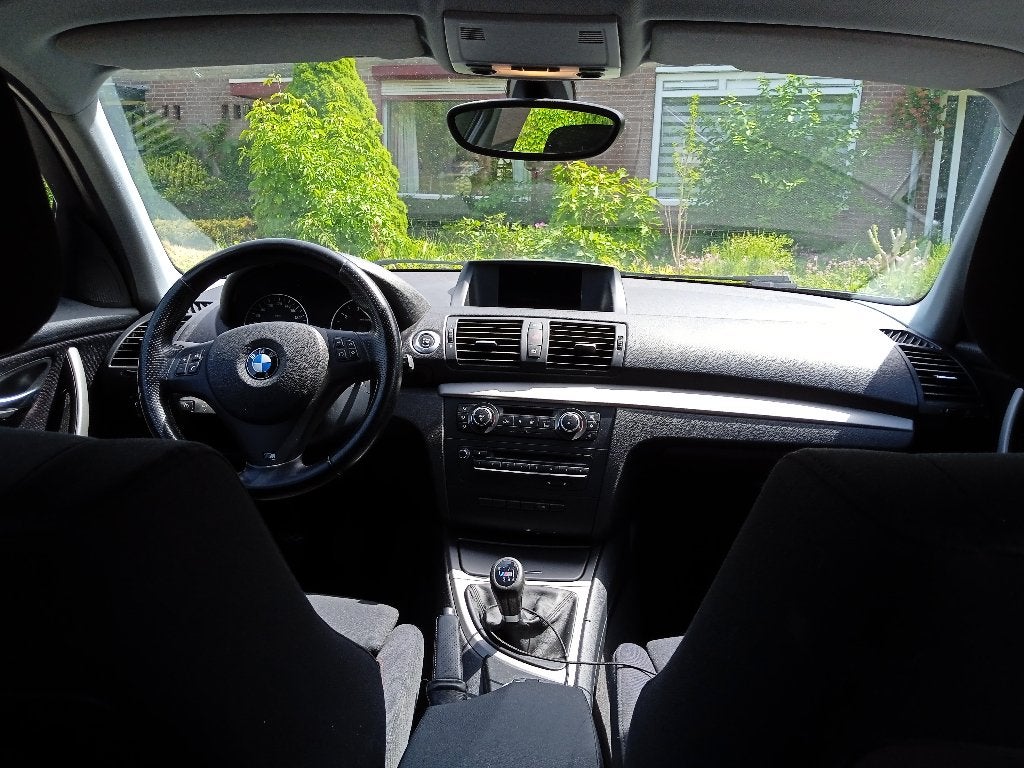M-Sportpakket BMW 118i 5DR 2011 Wit, Auto's, 1-Serie, Achterwielaandrijving, Zwart, Wit