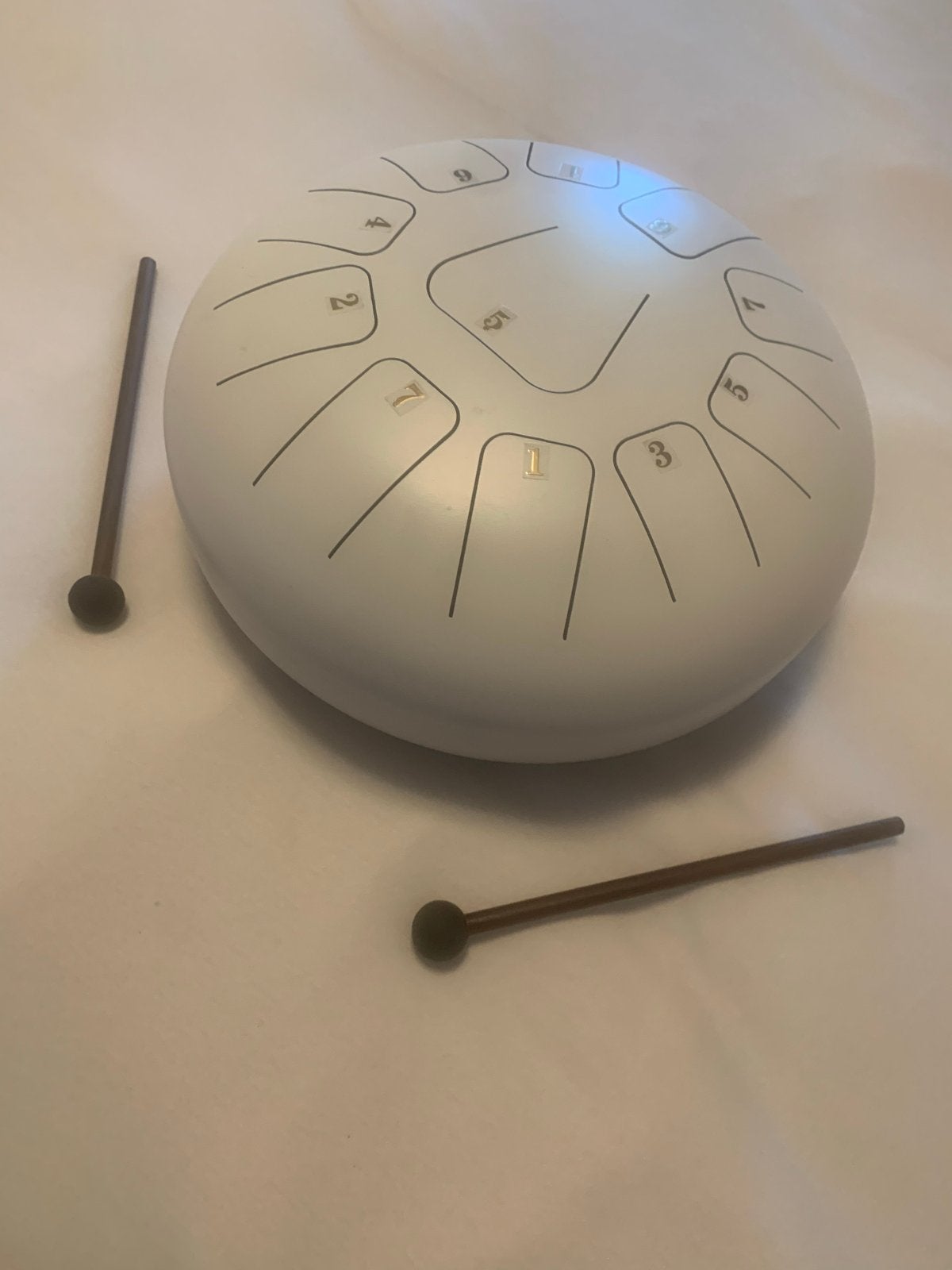 Witte stalen tongtrommel met stokken, Ophalen of Verzenden, Zo goed als nieuw, Melodische percussie