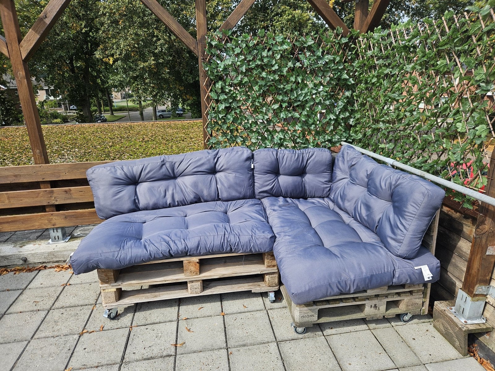 Palletbank/loungeset met kussens, Ophalen, 4 zitplaatsen, Zo goed als nieuw, Loungeset
