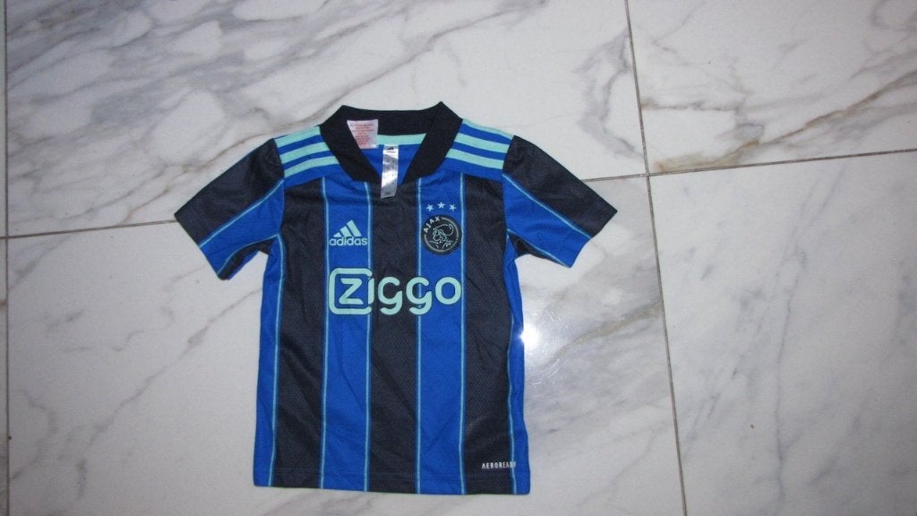 98 AJAX shirt blauw zwart streep, Verzenden, Zo goed als nieuw, Jongen, Sport- of Zwemkleding