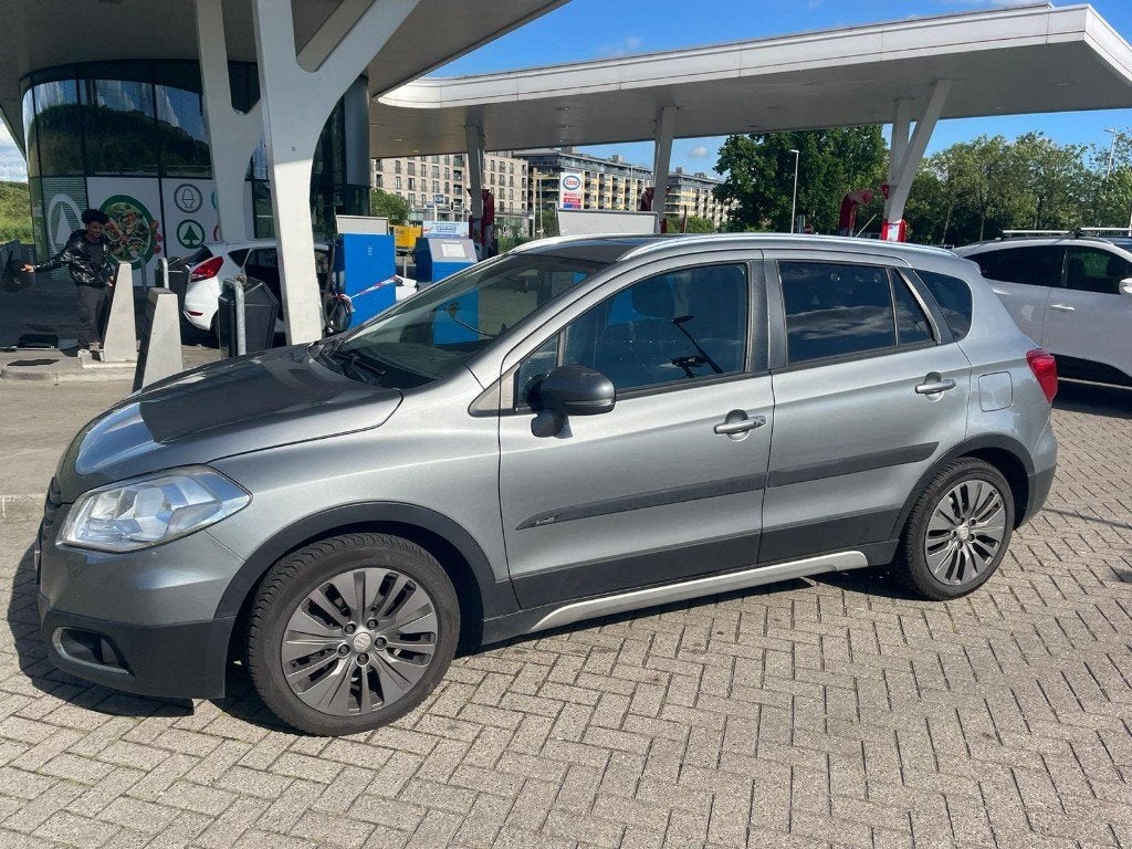 Suzuki S-Cross 1.6 88KW 2015 Grijs, Auto's, Voorwielaandrijving, Stof, Zwart, 4 cilinders