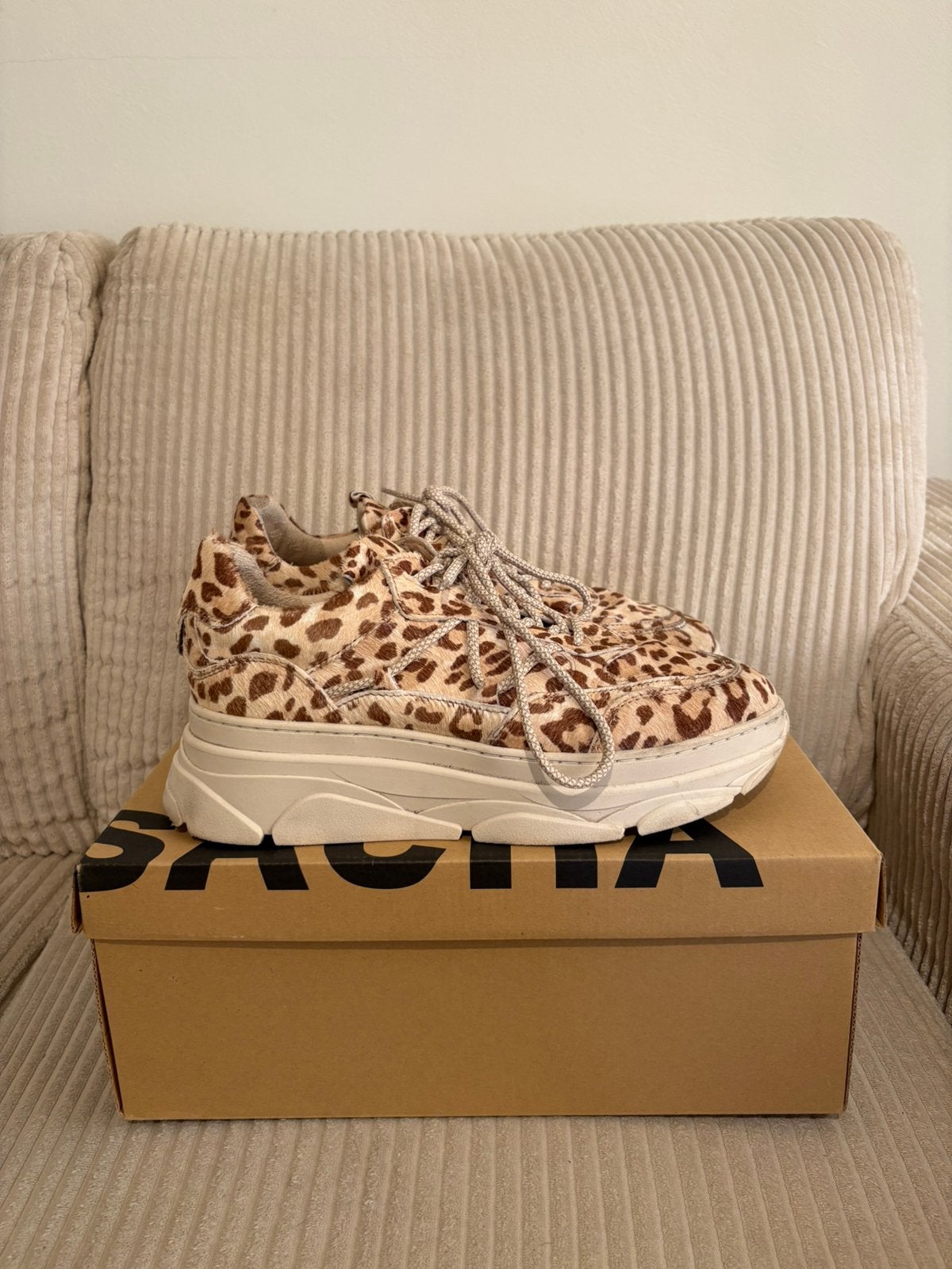 Leopard sneakers Sacha maat 40, Bruin, Verzenden, Sneakers of Gympen, Zo goed als nieuw