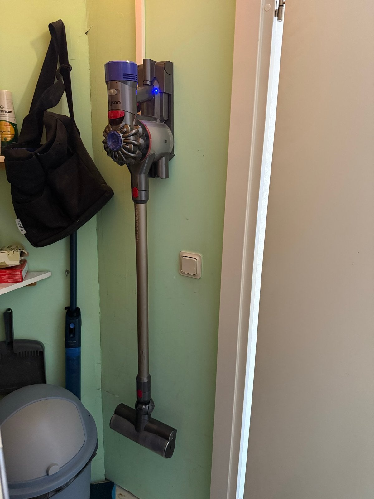Dyson V8 Motorhead steelstofzuiger met accessoires, Ophalen, Gebruikt, Draadloos, Dyson