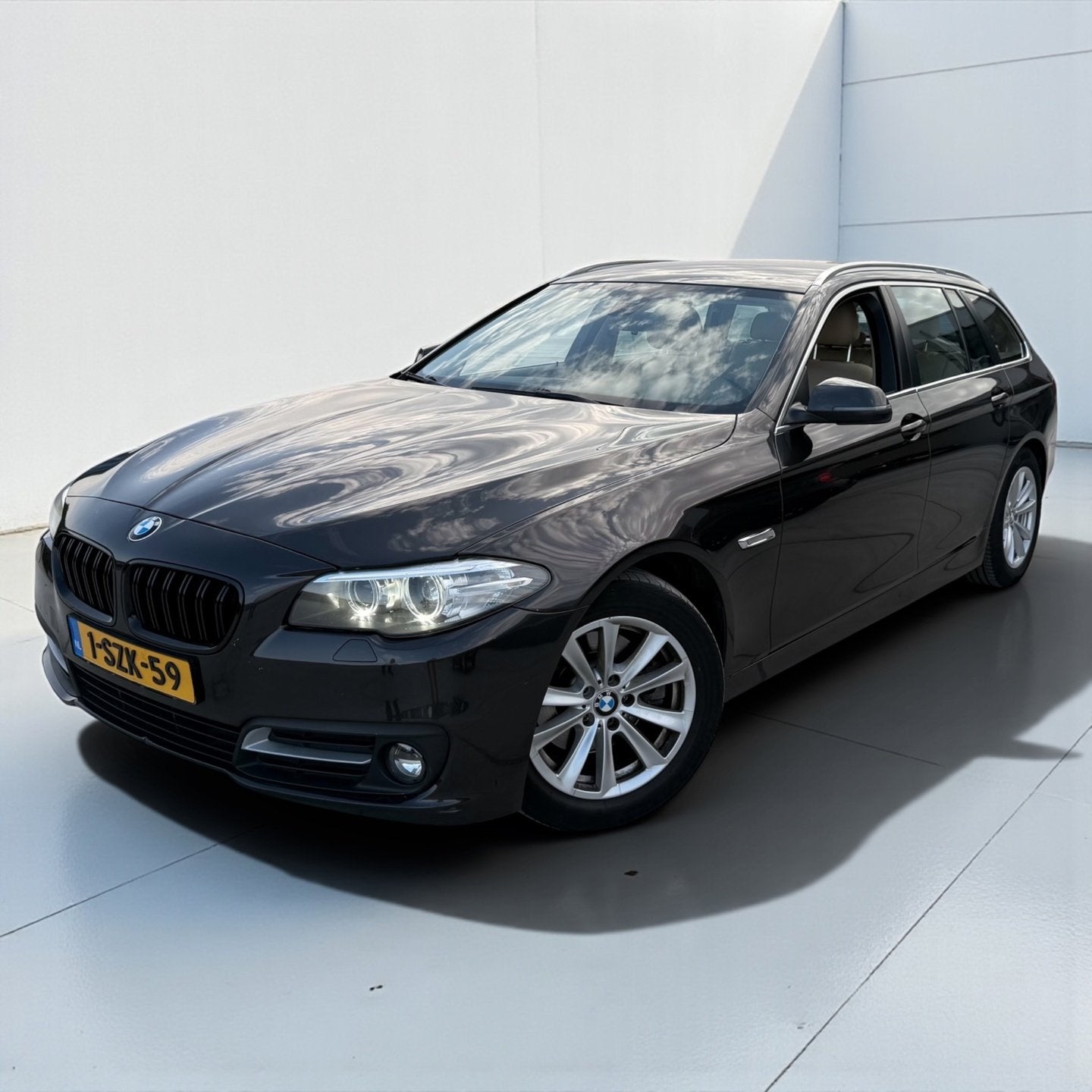 BMW 5-serie Touring 520i AUT Xenon en LED, Auto's, BMW, Automaat, Gebruikt, 4 cilinders, Origineel Nederlands
