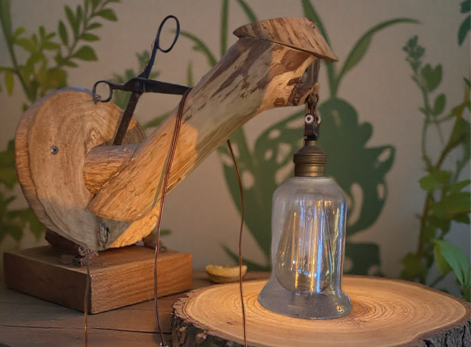 Unieke handgemaakte vintage wandlamp van hout en metaal, Ophalen of Verzenden, Gebruikt, Hout