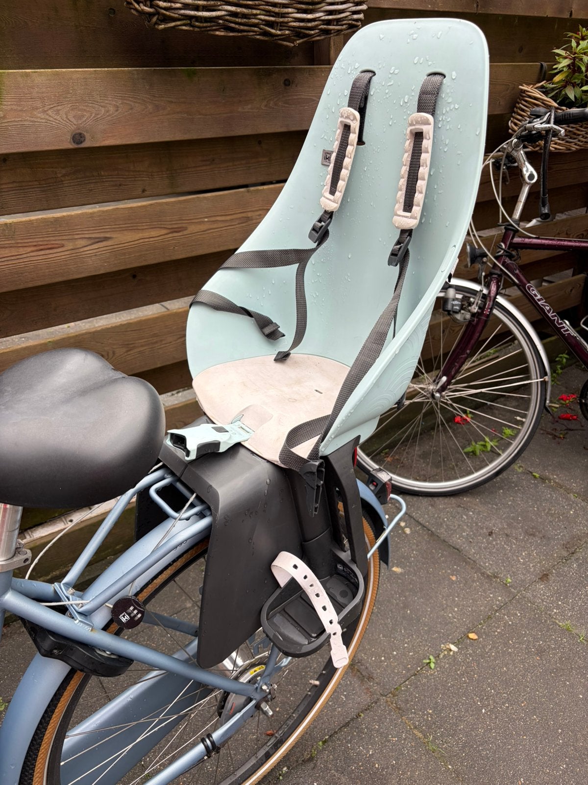 Urban Iki fietsstoel achter – inclusief 2 adapters, Fietsen en Brommers, Fietsaccessoires | Fietsstoeltjes, Ophalen, Zo goed als nieuw