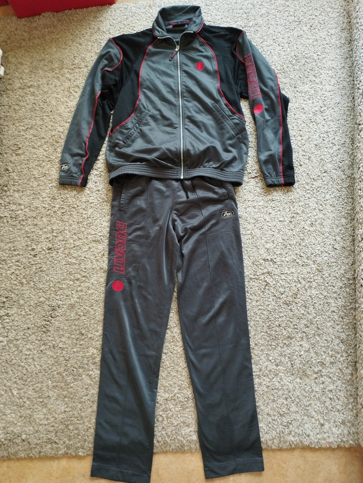 Ducati Asics trainingspak maat S, Kleding | Heren, Ducati Asics, Ophalen of Verzenden, Zo goed als nieuw, Grijs
