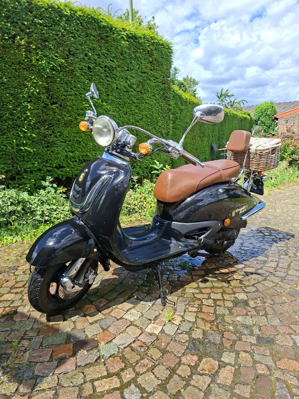 Grande Retro Scooter Zwart met Bruin Zadel, Fietsen en Brommers, Snorfietsen en Snorscooters, Gebruikt, Overige merken, Benzine