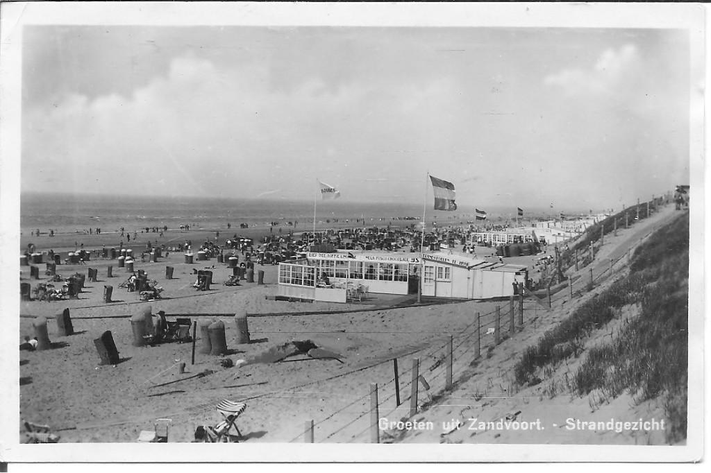 Groeten  uit Zandvoort.     Strandgezicht., Ophalen of Verzenden, 1940 tot 1960, Gelopen, Noord-Holland