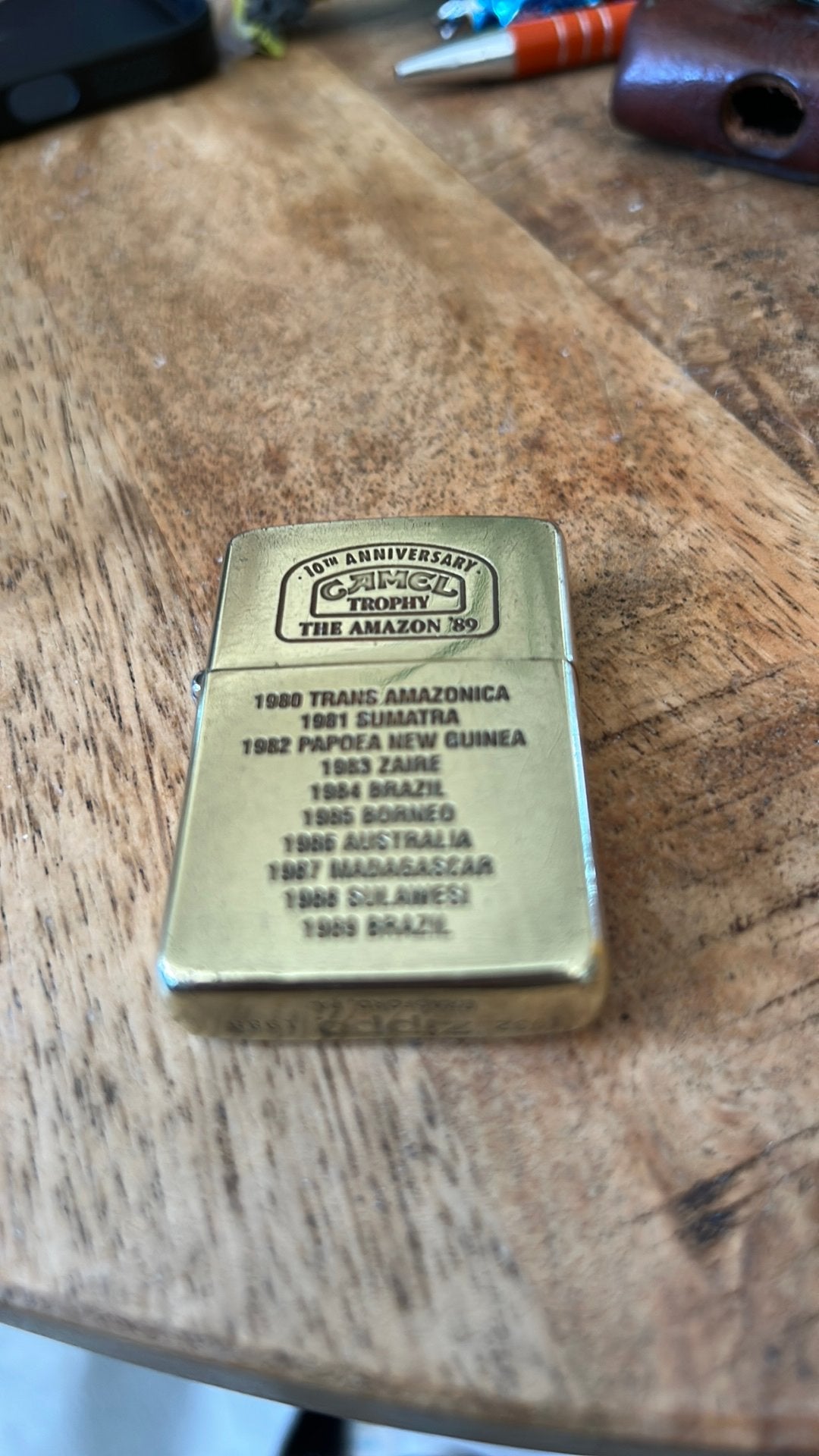 CAMEL TROPHY  brass Zippo in perfecte staat, Verzamelen, Ophalen of Verzenden, Zo goed als nieuw, Aansteker