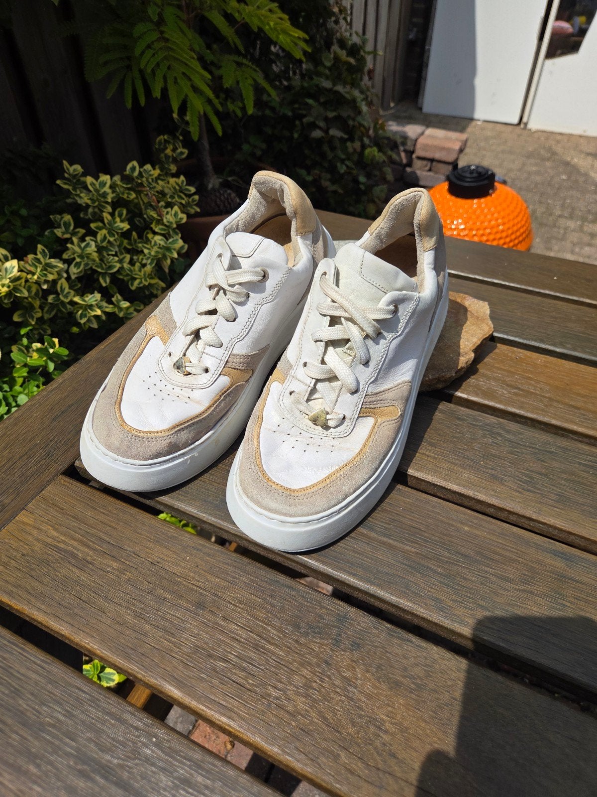 Gabor Witte sneakers met beige accenten, Kleding | Dames, Schoenen, Gedragen, Sneakers of Gympen, Wit, Ophalen of Verzenden