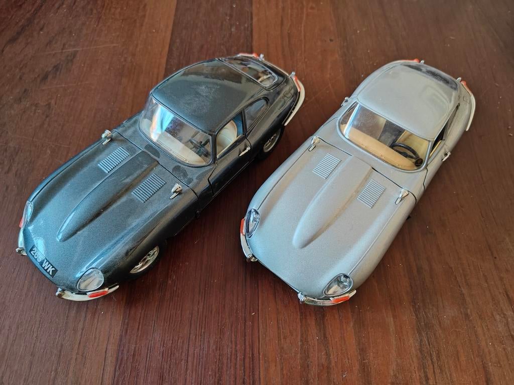 2x Bburago Jaguar E-Type 1/18 - Goede staat, Ophalen of Verzenden, Zo goed als nieuw, Auto, Bburago