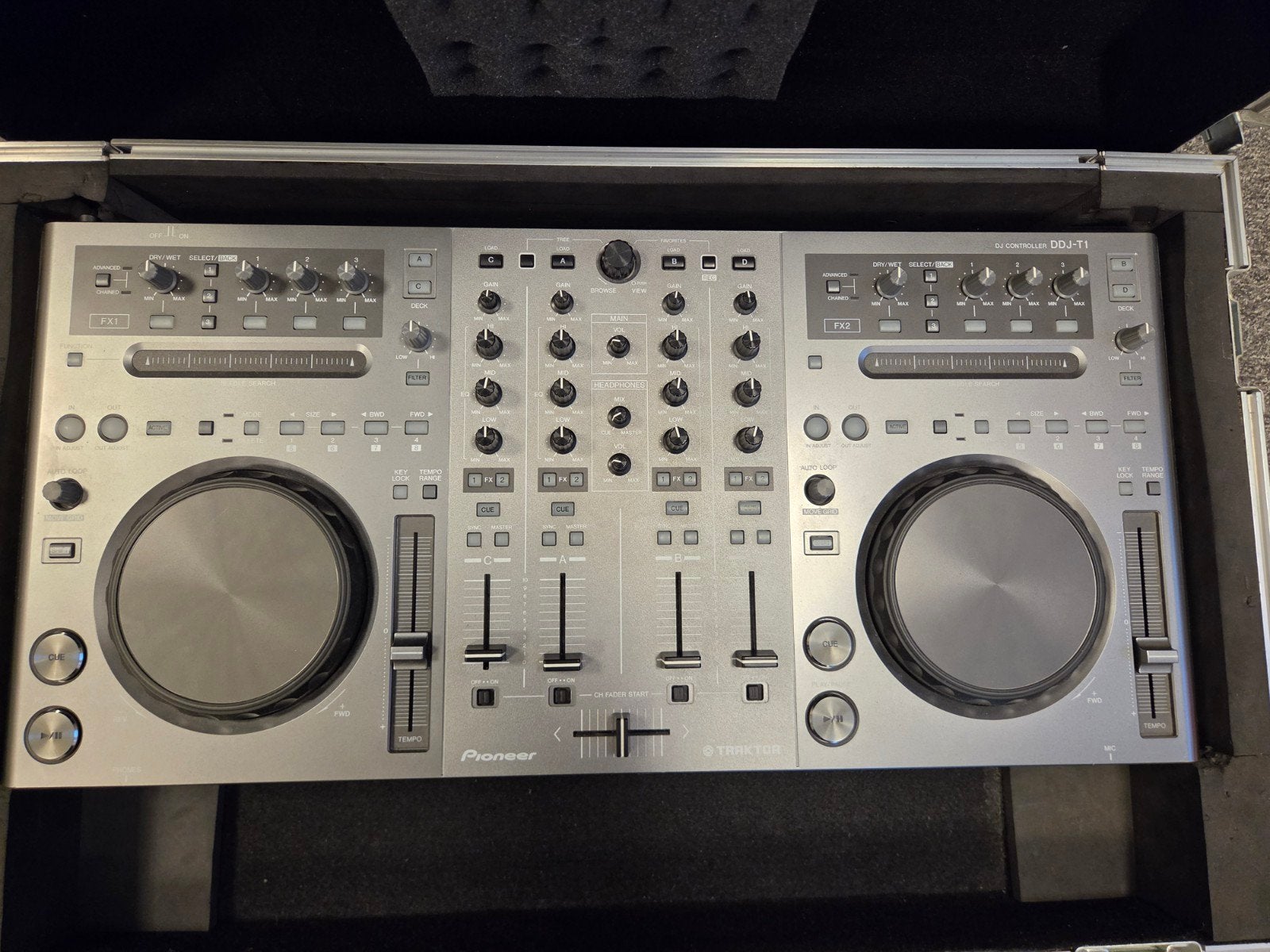 Pioneer DDJ-T1 DJ Controller met Flightcase, Ophalen, Gebruikt, Dj-set, Pioneer