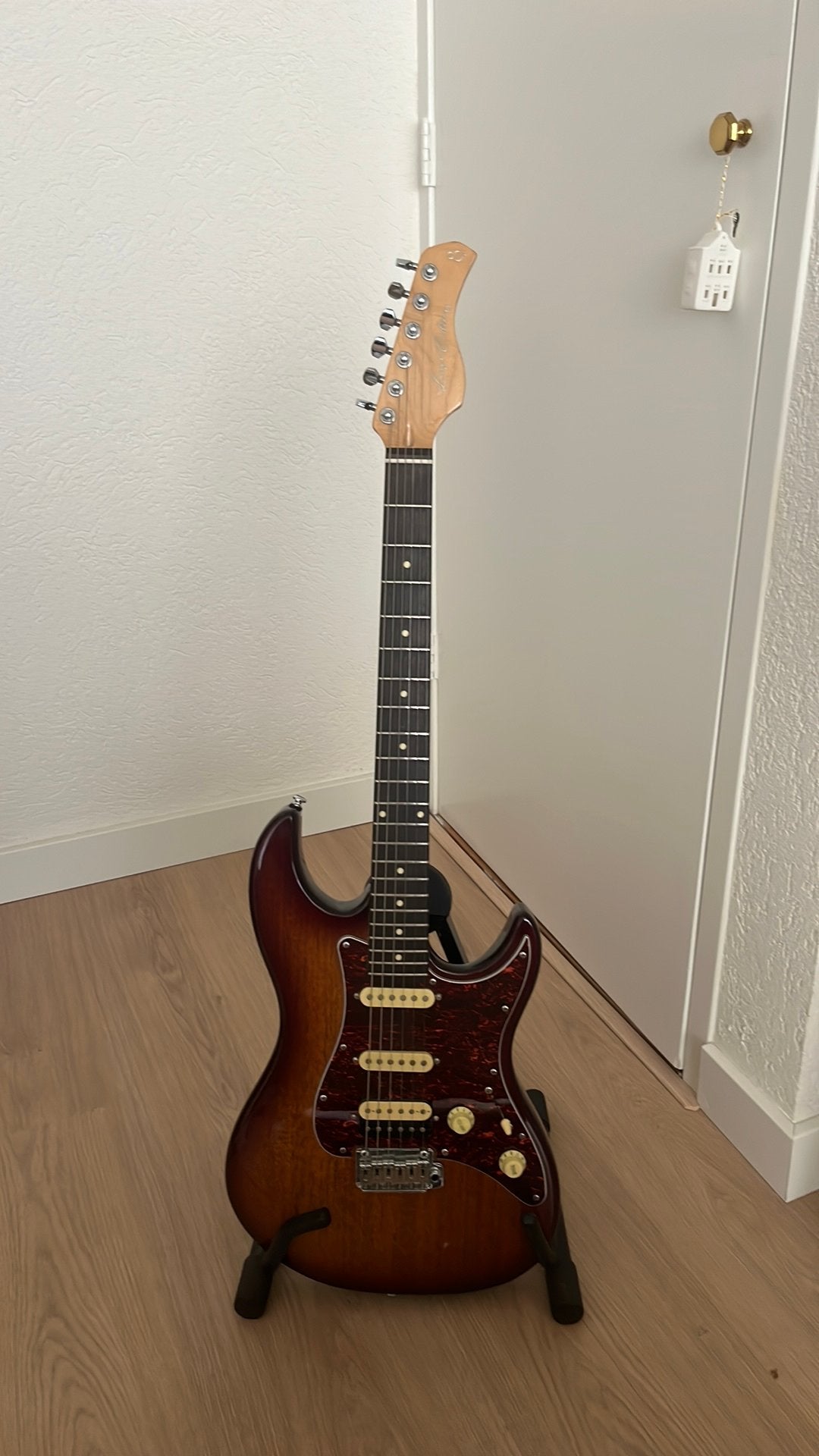 Larry carlton sire(stratocaster model), Ophalen of Verzenden, Zo goed als nieuw, Solid body, Overige merken