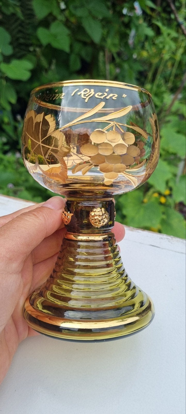 Vintage Groen Wijnglas met Gouden Druivenmotief, Antiek en Kunst, Ophalen of Verzenden