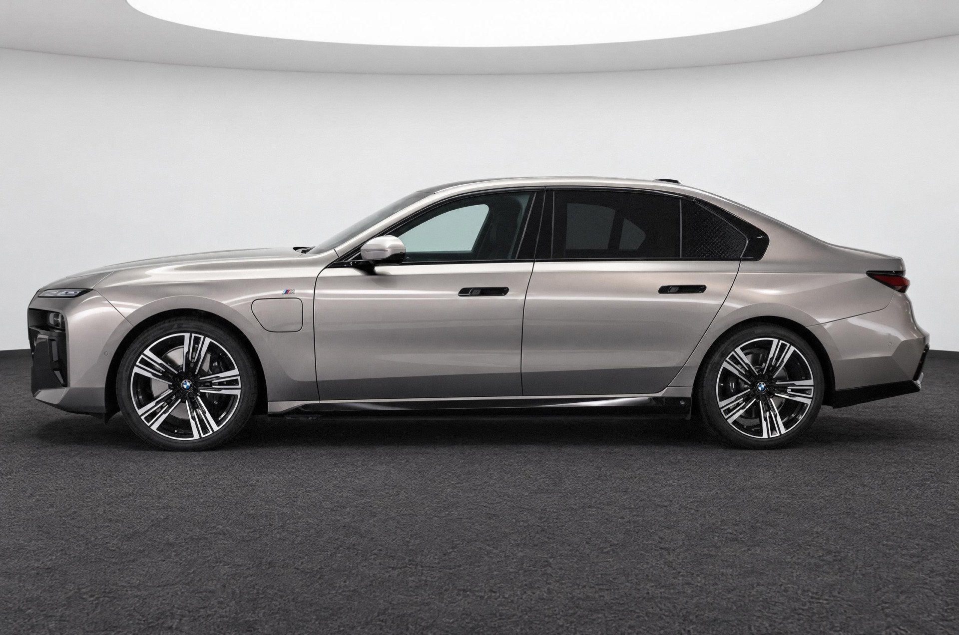 BMW 7 Serie 750e xDrive High Executive M Sport Automaat / Pa, Auto's, Dealer onderhouden, Gebruikt, 489 pk, Vierwielaandrijving