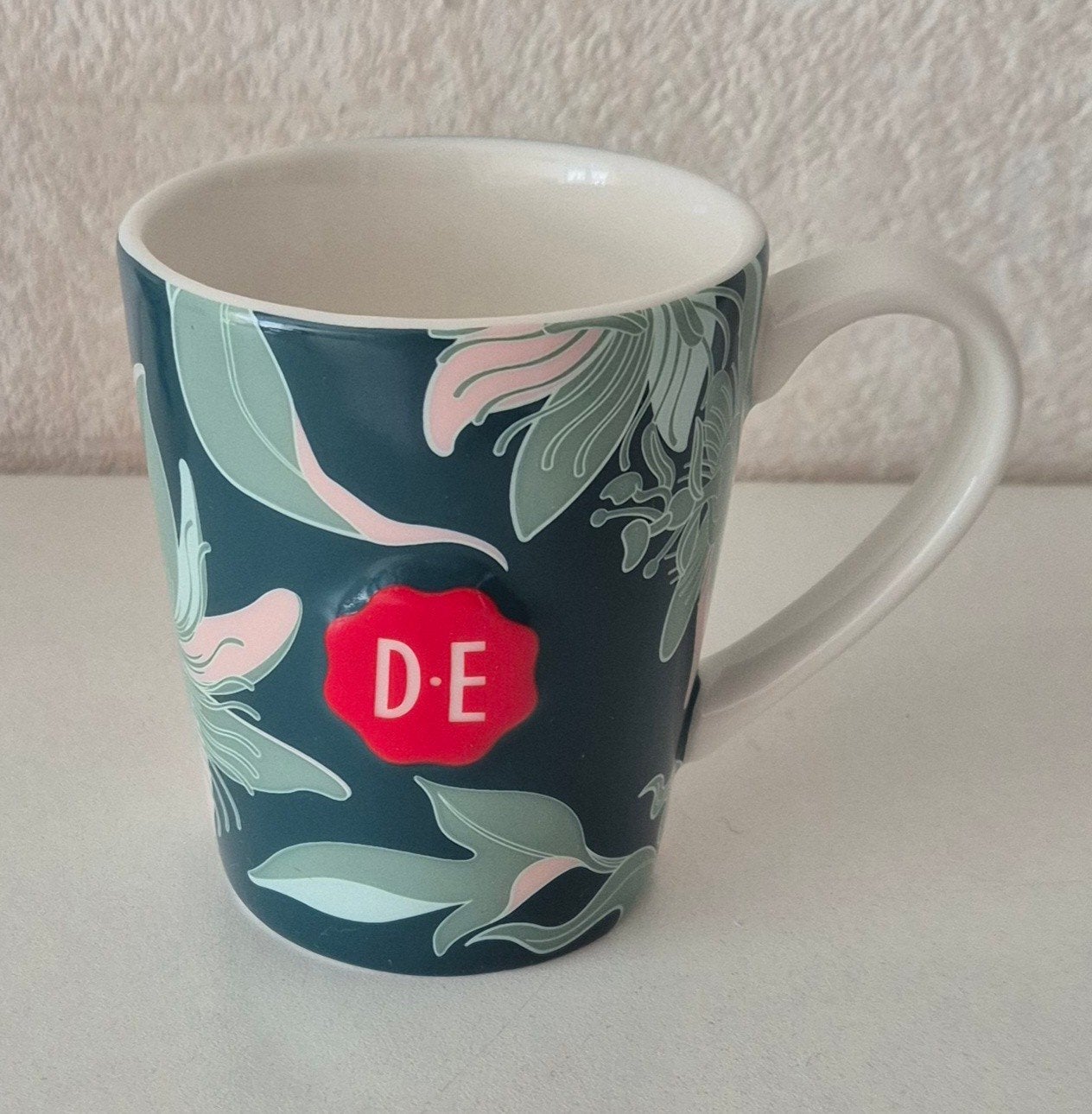 Douwe Egberts beker, Ophalen of Verzenden, Zo goed als nieuw, Porselein