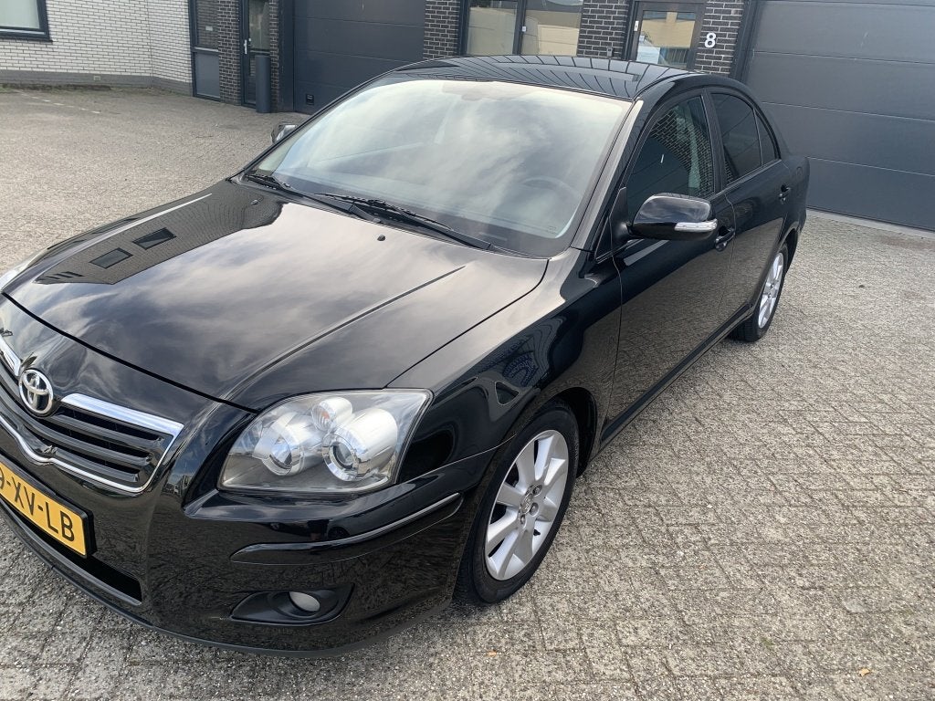Toyota Avensis 1.8 VVTi Luna AUTOMAAT (bj 2007), 1794 cc, 4 cilinders, 129 pk, Zwart