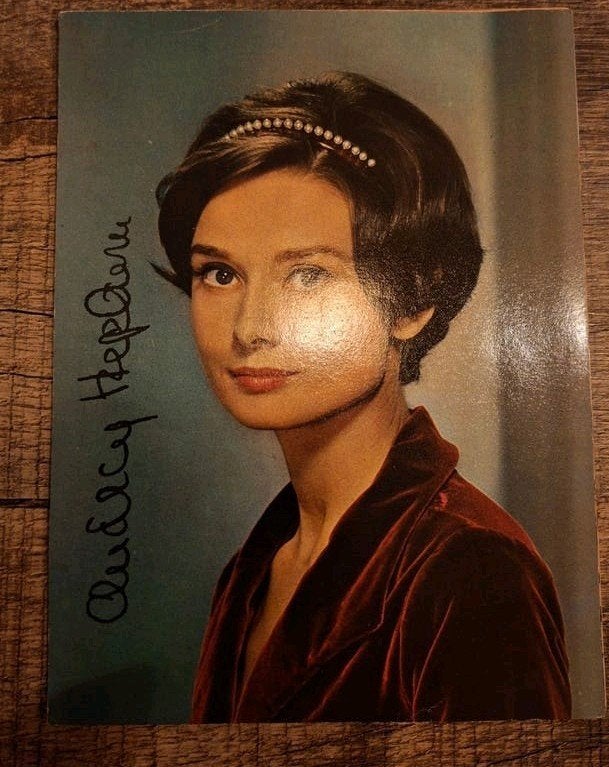 Foto van Audrey Hepburn, Ophalen of Verzenden, Voor 1940