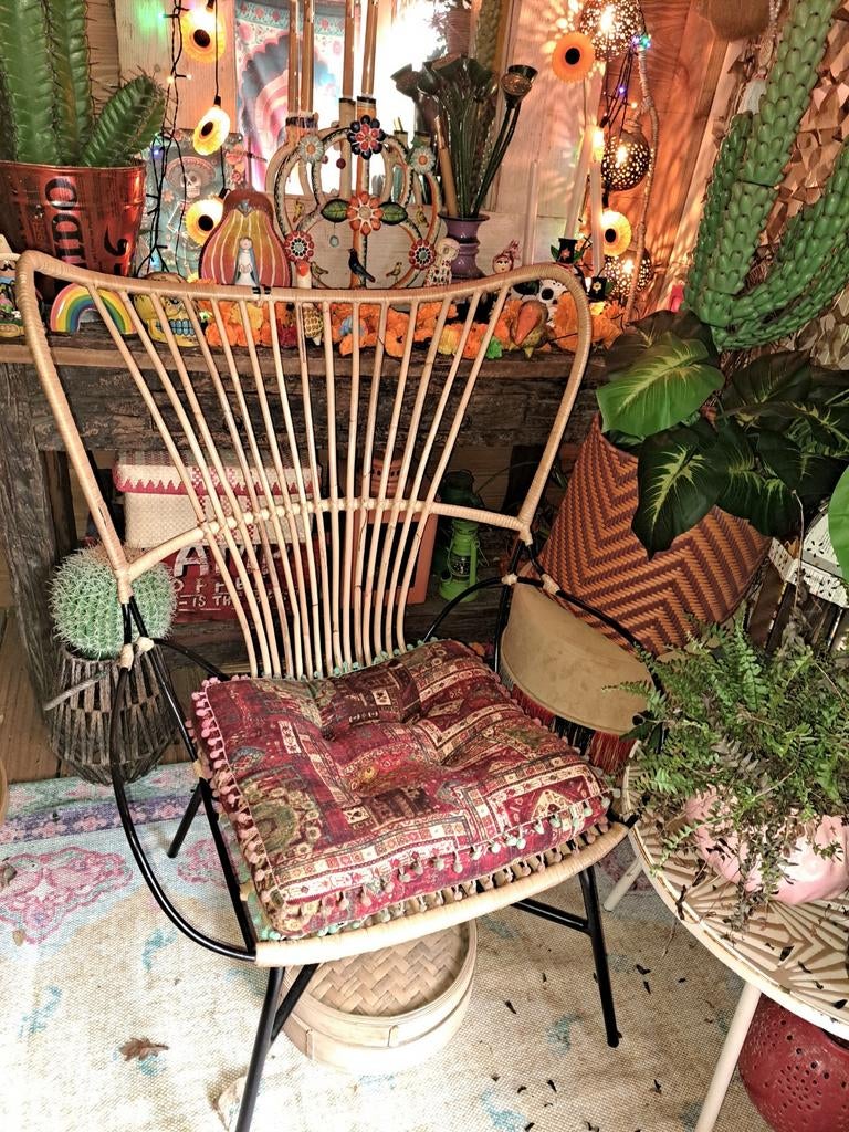 Prachtige rotan stoel met zwart metalen onderstel, Huis en Inrichting, Stoelen, Gebruikt, Bruin, Industrieel, Hippie, Boho, Beach Chique
