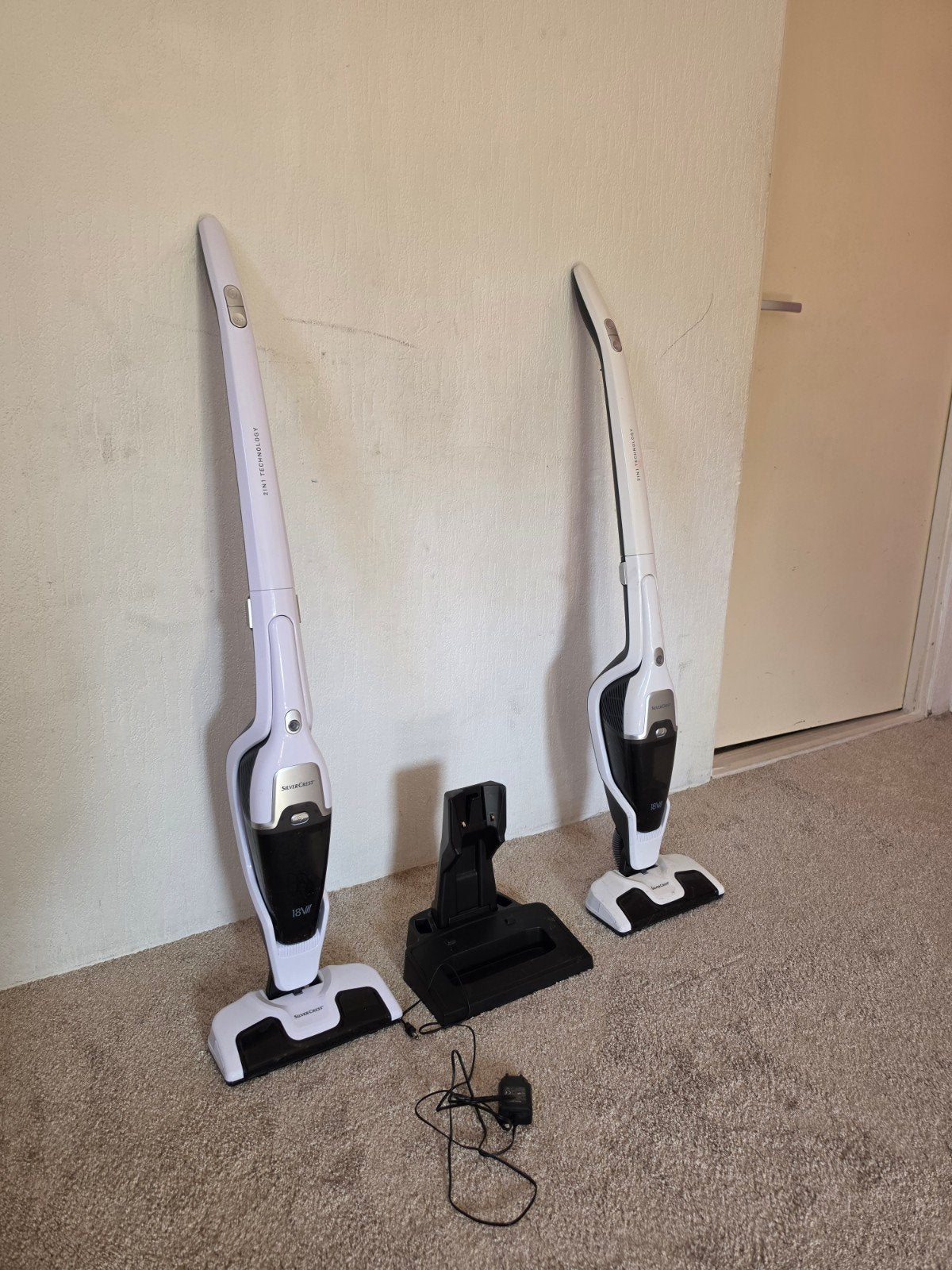 2 Draadloze Steelstofzuigers met Kruimeldief en Lader, Witgoed en Apparatuur, Ophalen, Overige merken, Gebruikt, Draadloos