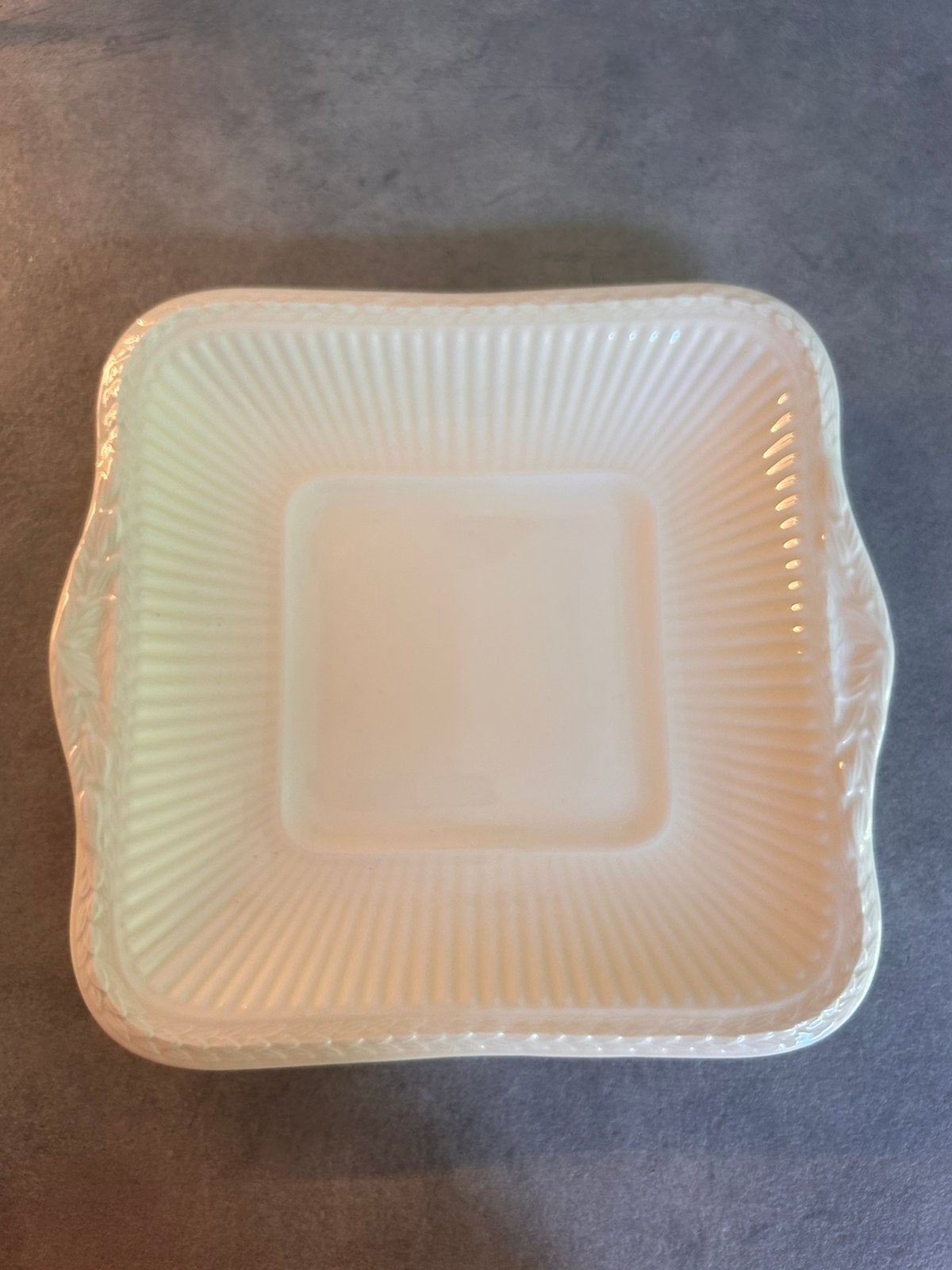 Wedgwood schaal Edme plain vierkant, Huis en Inrichting, Keuken | Servies, Ophalen of Verzenden, Wedgwood, Aardewerk, Schaal of Schalen