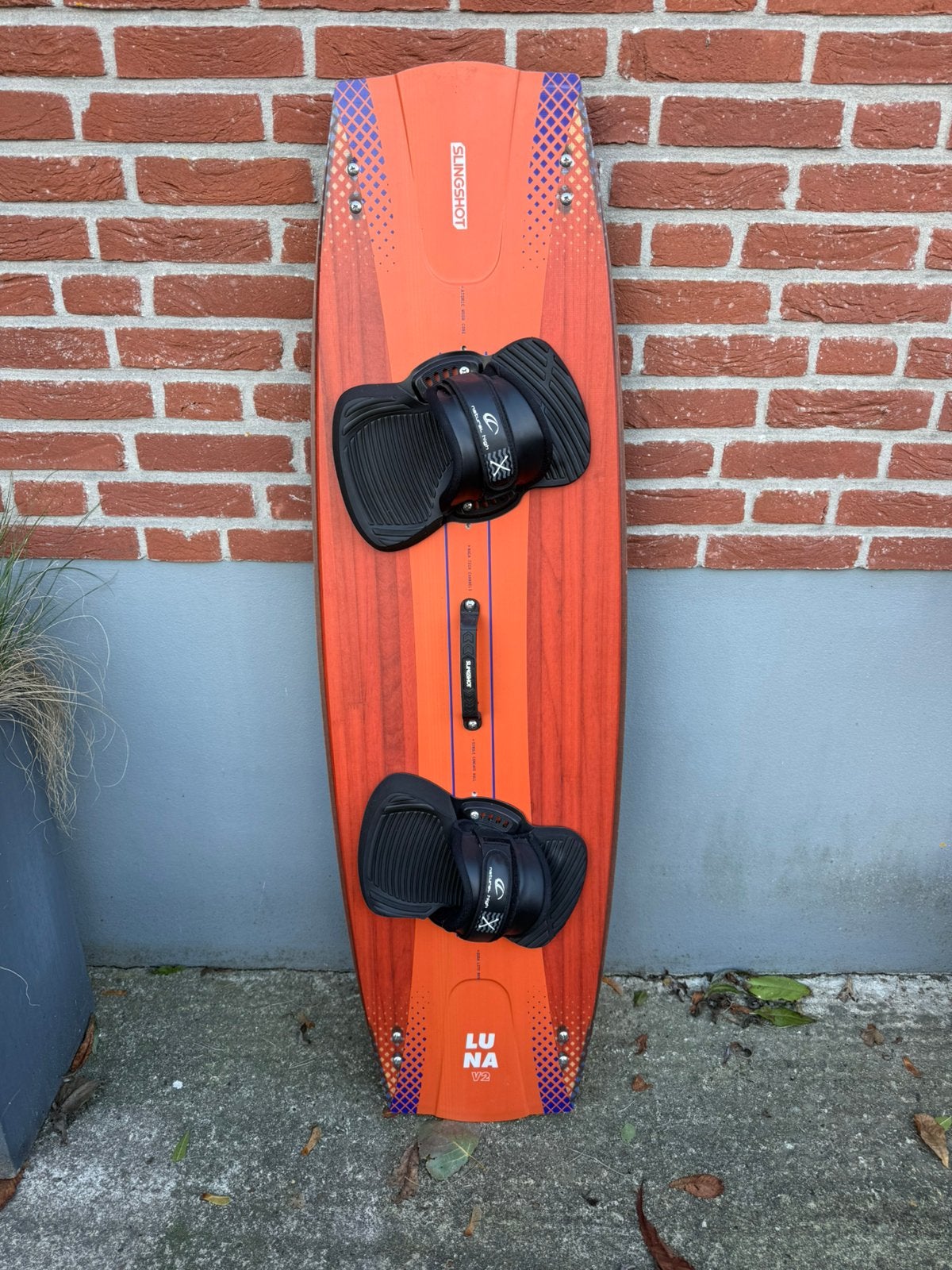 Slingshot Luna V2 kiteboard 133 cm, Watersport en Boten, Twintip, Ophalen, Zo goed als nieuw, 4 m² of minder