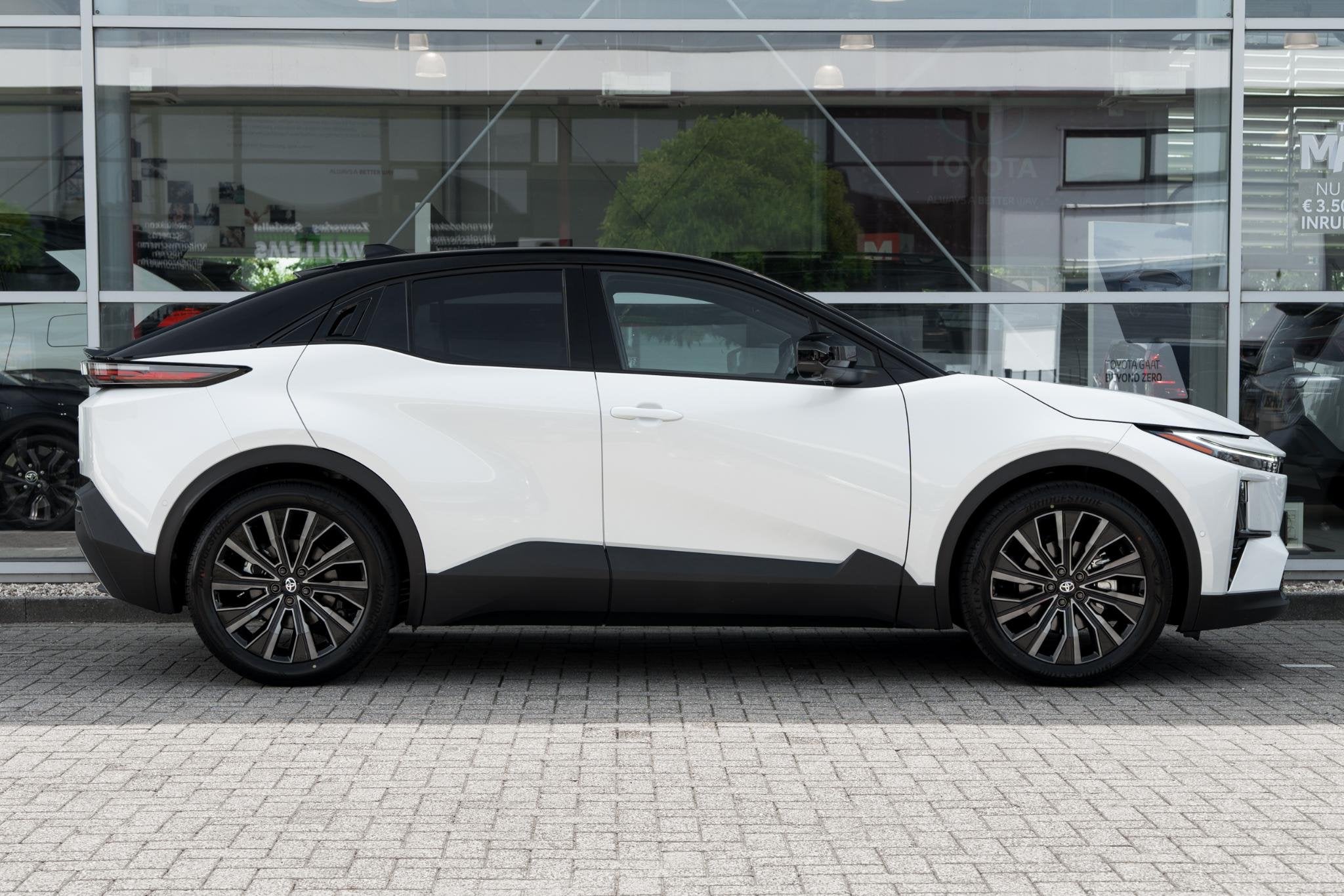 Toyota C-HR+ Executive AWD 77 kWh, Automaat, Gebruikt, Overige modellen, Wit