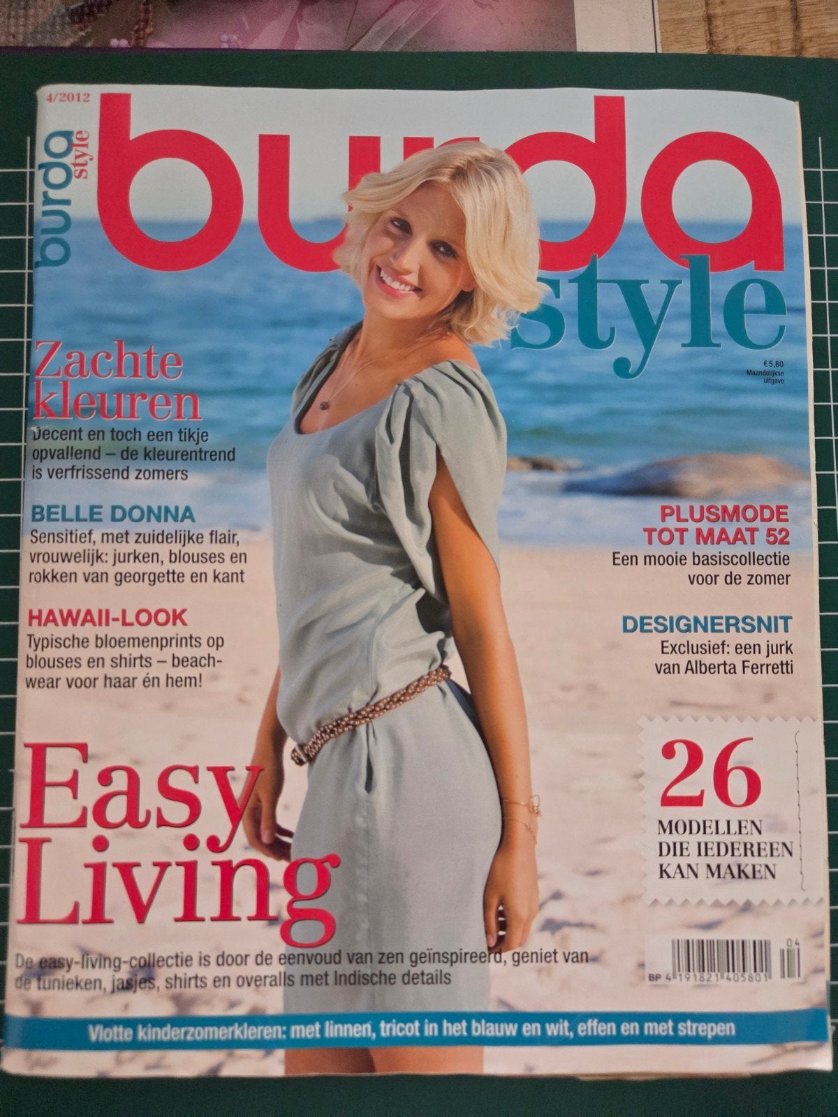 Burda Style 4/2012 - Naaipatronen Magazine, Ophalen of Verzenden, Zo goed als nieuw
