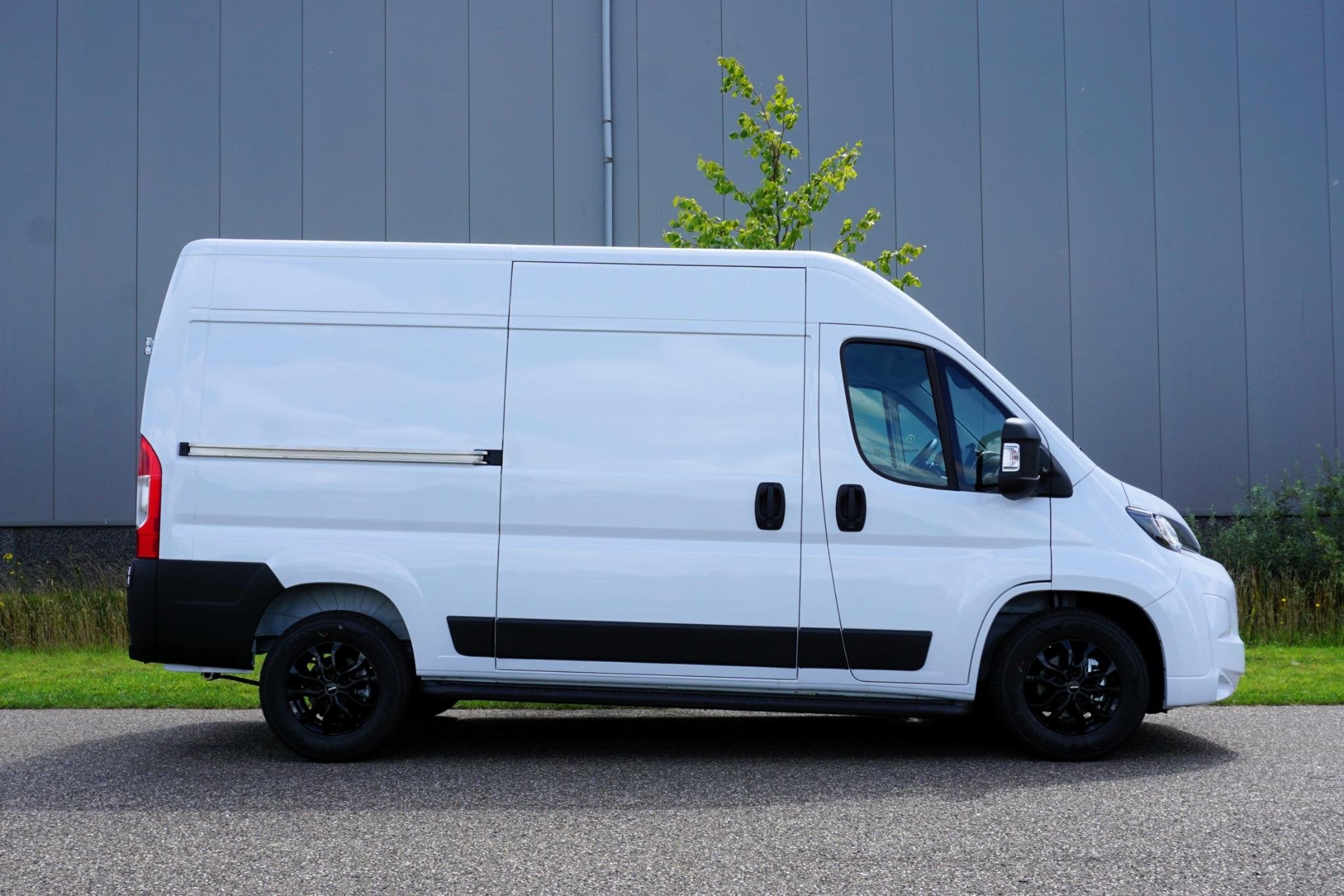 Fiat Ducato 2.2 MultiJet 140 L2H2 3.5t Automaat |Betimmering, Stof, Gebruikt, 3000 kg, Wit