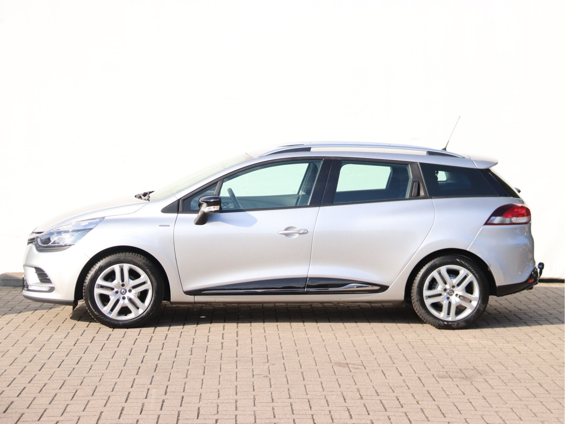 Renault Clio Estate 0.9 TCe Limited CRUISE / AIRCO / BLUETOO, Voorwielaandrijving, 898 cc, Stof, Gebruikt