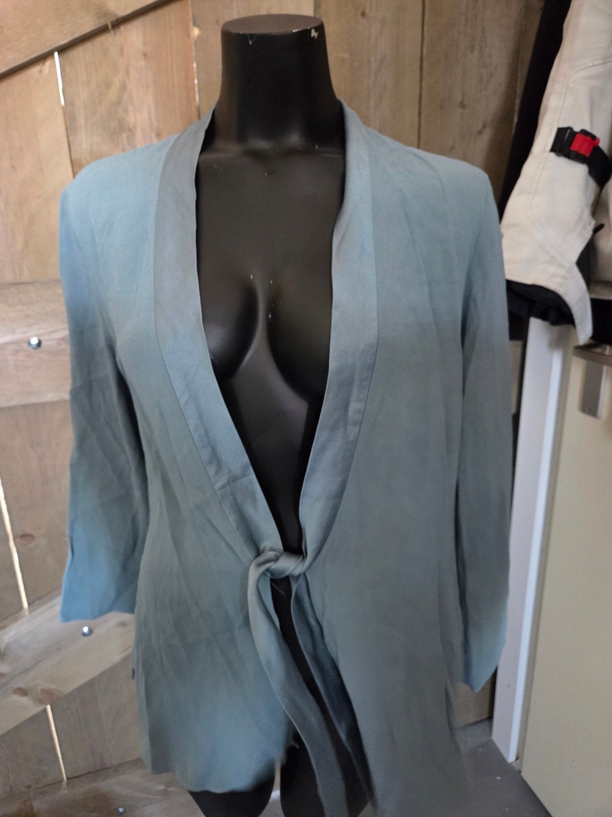 Lichtblauwe jas/blouse met glimmende boorden - Maat 34, Ophalen of Verzenden, Gedragen, Maat 34 (XS) of kleiner, Overige kleuren