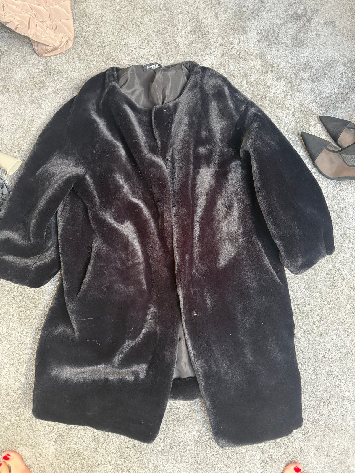 Zwarte faux fur jas van Nerozzie, Verzenden, Zo goed als nieuw, Maat 38/40 (M), Zwart