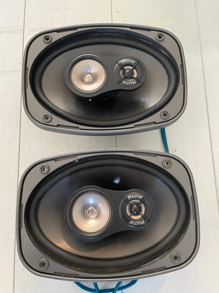 Set van 2 Magnat Stratos speakers met Traxx versterker, Ophalen, Zo goed als nieuw