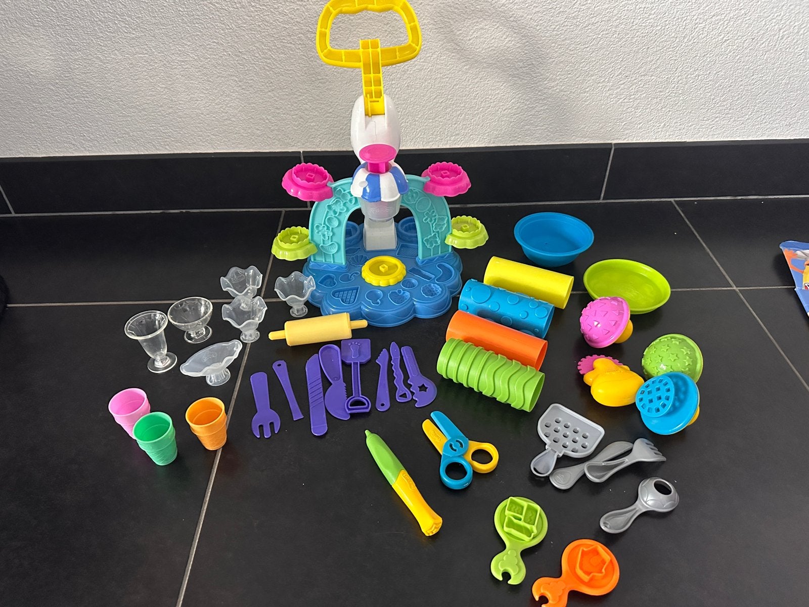 Play-Doh ijsjes maken en diverse onderdelen, Ophalen, Zo goed als nieuw
