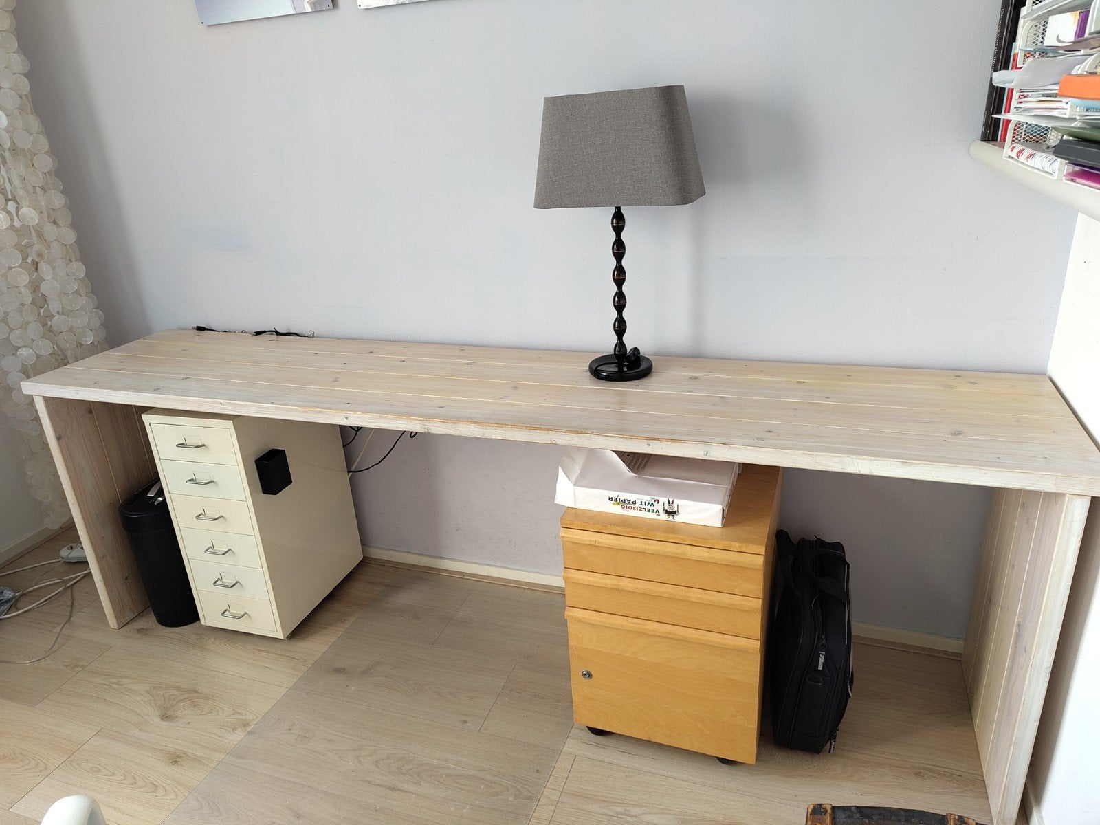 Massief grenen bureau 240x50x78 cm. Ontwerp van meubelmaker., Huis en Inrichting, Ophalen, Gebruikt, Scandinavisch, Hout