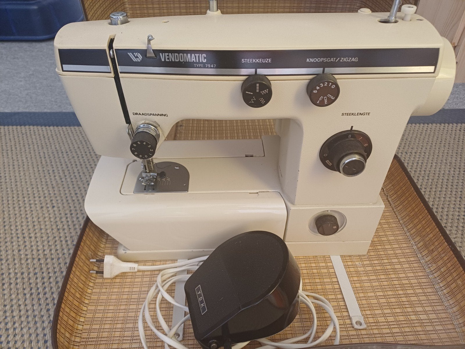 Naaimachine Vendomatic met koffer, Ophalen, Gebruikt, Naaimachine, Overige merken